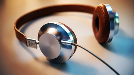 Casque audio filaire brun et métal